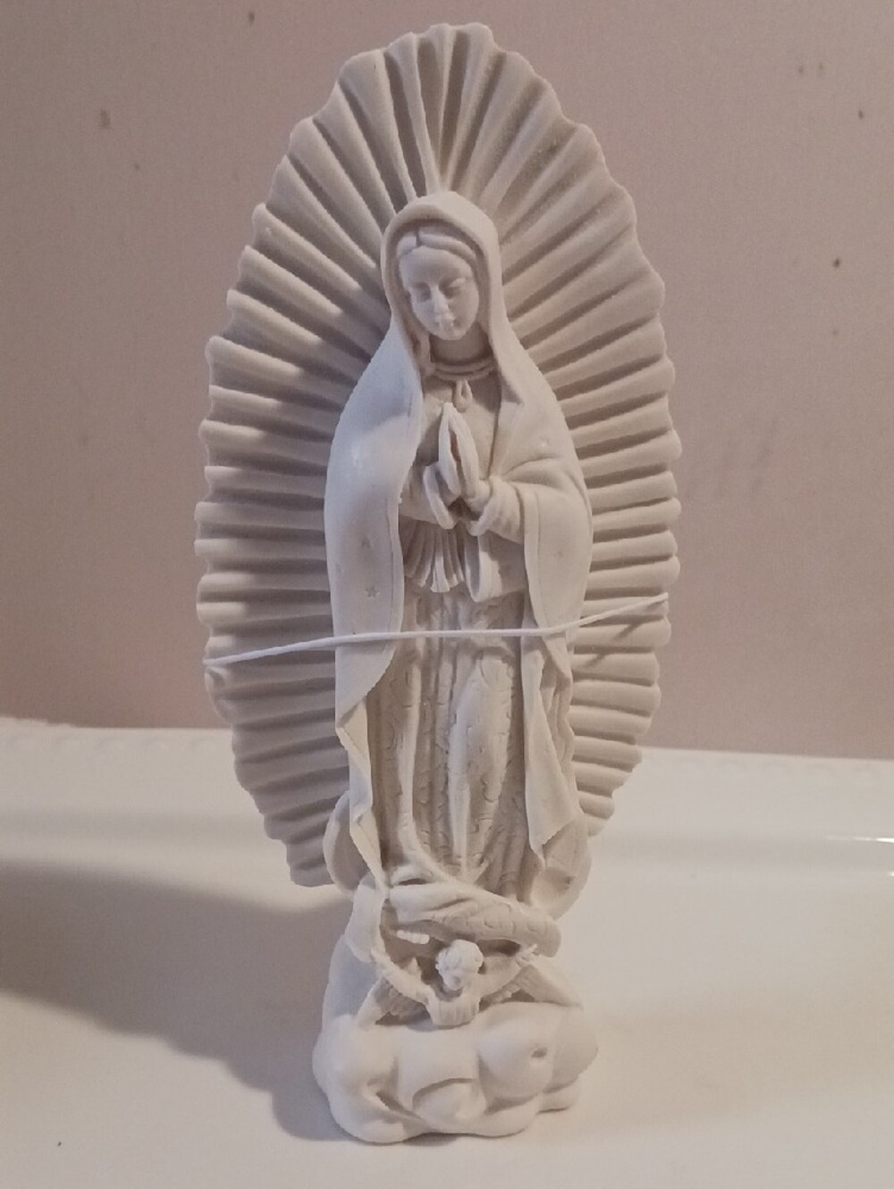 Beautiful White Virgin Mary Home Art Statue - Decorative Religious Figurine - Picture 8 of 12